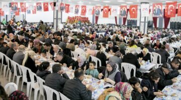 Mersin Büyükşehir ve Aydıncık Belediyesi bürokratları da katılarak, Ramazan’ın bereketi hep birlikte paylaşıldı.
