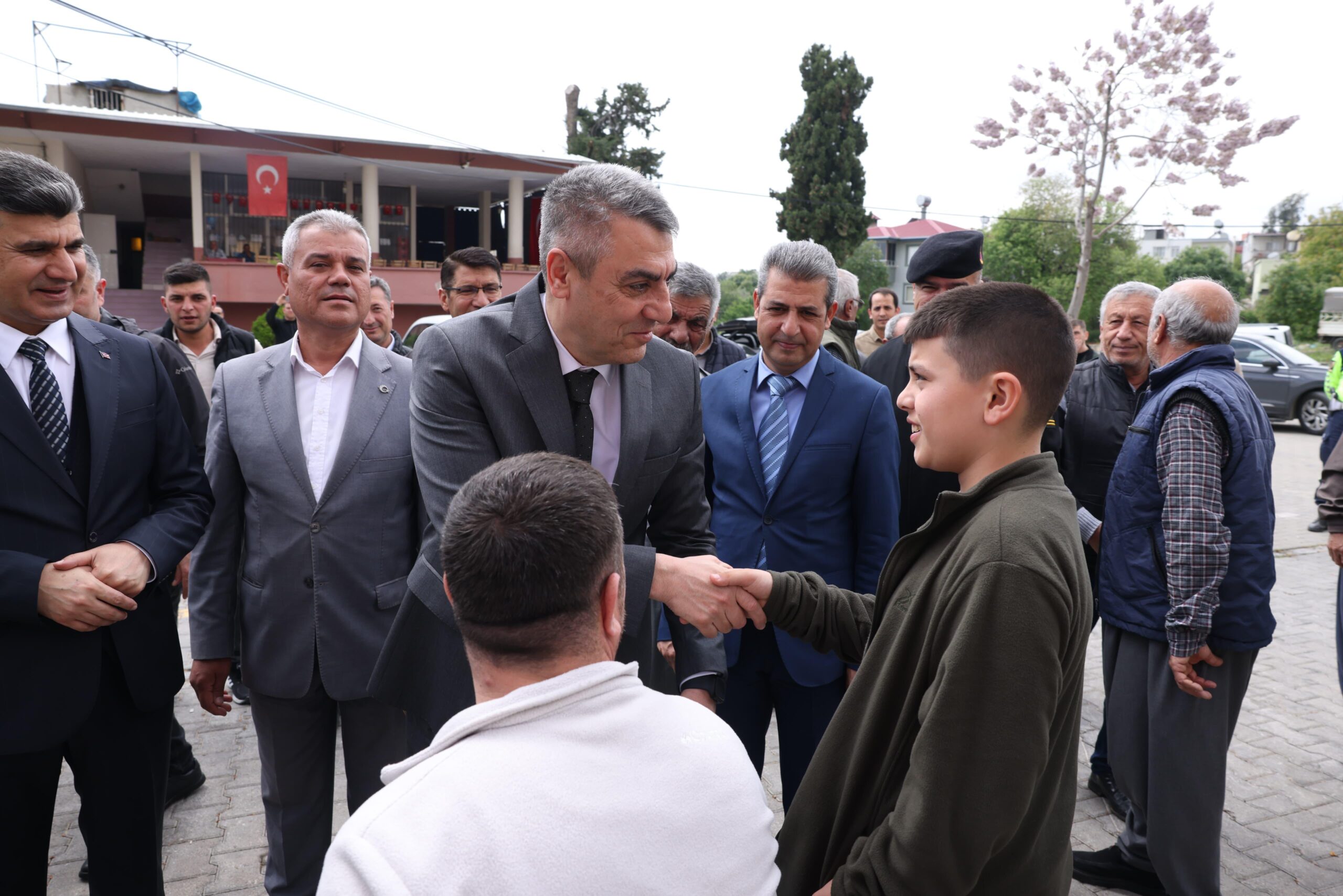 Valimiz Sayın Atilla Toros, Akdeniz ilçesi Camili Mahallesi’nde hemşehrilerimizle bir araya geldi.