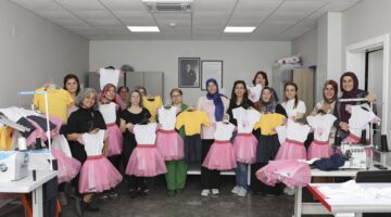23 NİSAN’DA ÇOCUKLARIN KIYAFETLERİ BÜYÜKŞEHİR’DEN