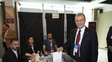 BAŞKAN SEÇER, CHP’NİN  ‘21. OLAĞANÜSTÜ KURULTAYI’NA KATILDI