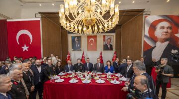 BAŞKAN SEÇER: “TÜM YURTTAŞLARA NİCE MUTLU, HUZUR, REFAH İÇERİSİNDE BAYRAMLAR DİLERİM”