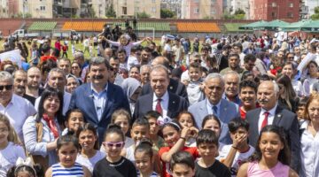 BAŞKAN SEÇER, TOROSLAR BELEDİYESİ’NİN ‘AKBELEN GÜNDÜZ BAKIMEVİ’ AÇILIŞINA VE BAYRAM ETKİNLİKLERİNE KATILDI