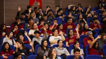 TOROSLAR’DA GENÇLERE DİJİTAL DÜNYADA BİLİNÇLİ BİREY OLMA SEMİNERİ