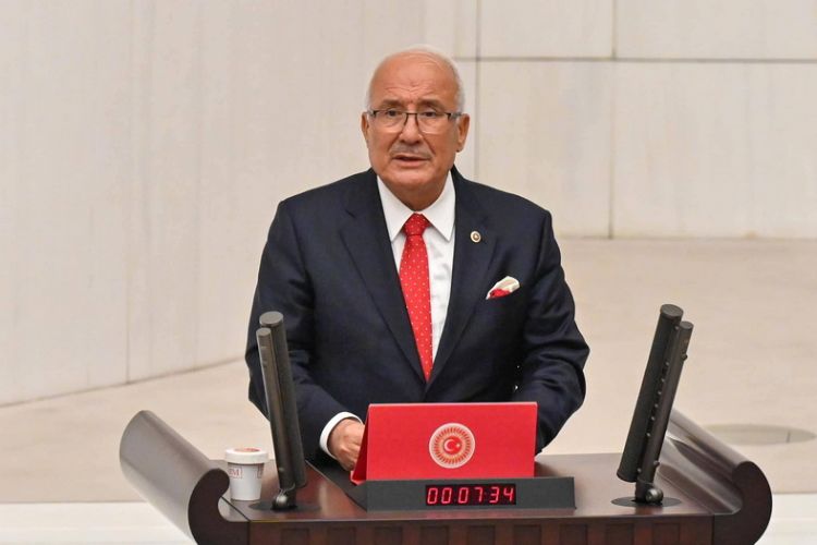 Mv.Burhanettin Kocamaz ,Yakında Bölgede Üretim Yapacak Çiftçi Kalmayacak dedi.