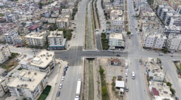 BÜYÜKŞEHİR TRAFİK AKIŞINI HIZLANDIRAN ÇALIŞMALARINA DEVAM EDİYOR