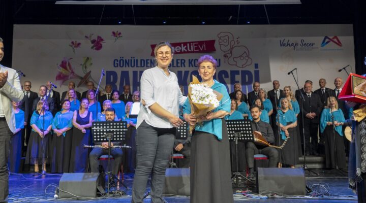 BÜYÜKŞEHİR’İN EMEKLİ EVİ ÜYELERİ SANATLA BULUŞTU: GÖNÜLDEN SESLER’DEN UNUTULMAZ KONSER