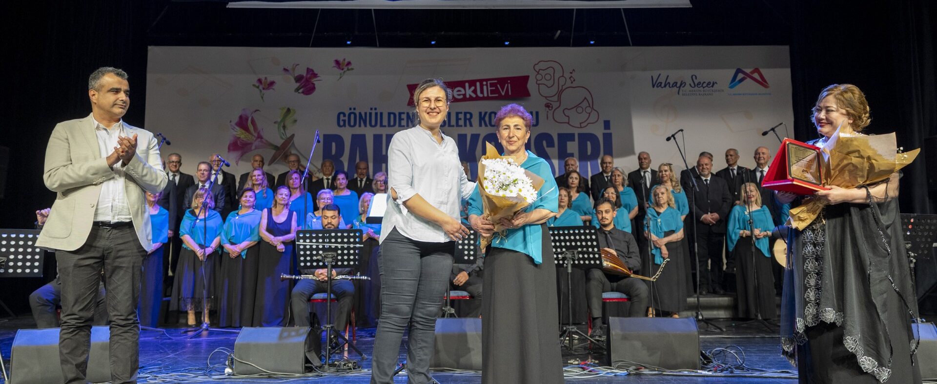 BÜYÜKŞEHİR’İN EMEKLİ EVİ ÜYELERİ SANATLA BULUŞTU: GÖNÜLDEN SESLER’DEN UNUTULMAZ KONSER