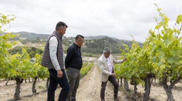 TARSUS SAYKÖY’DE ÇİFTÇİLERE DAMLA SULAMA SİSTEMİNİN ÖNEMİ ANLATILDI