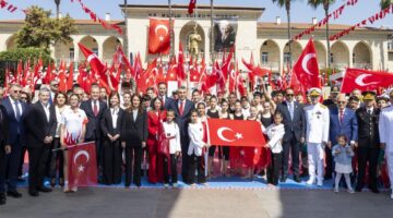 MERSİN’DE 19 MAYIS KUTLAMALARI RENKLİ GÖRÜNTÜLERE SAHNE OLDU