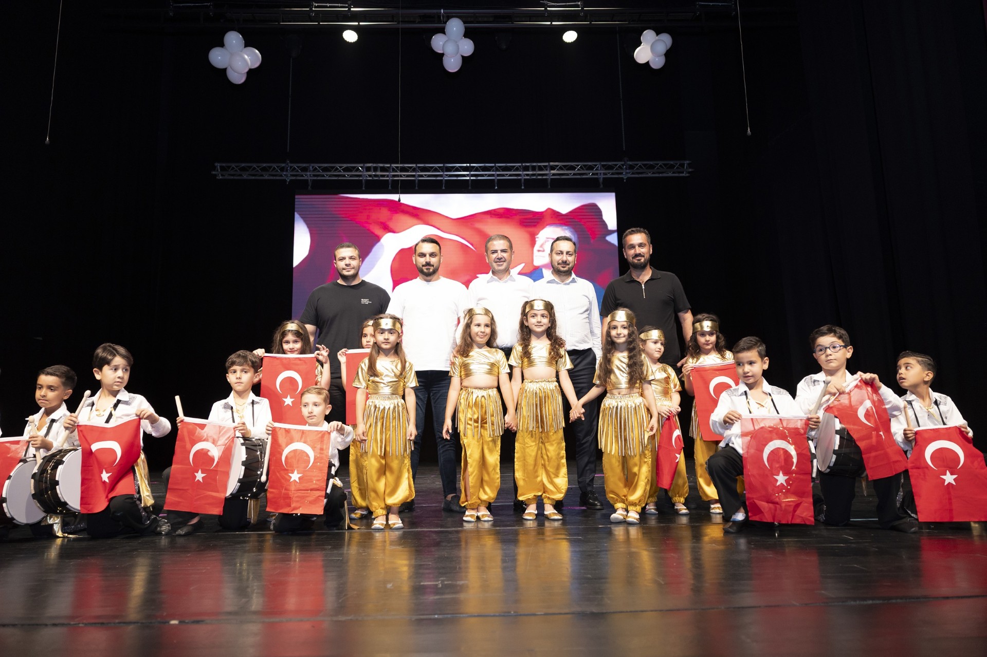 BAŞKAN TUNCER: “ATATÜRKÇÜ NESİLLER YETİŞTİRİYORUZ”