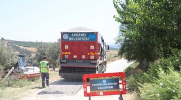 AKDENİZ’İN TARIM YOLLARI SATHİ KAPLAMA İLE YENİLENİYOR