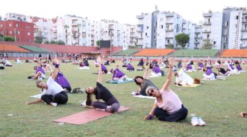 Toroslar’da 300 Kadın Yoga Yaptı  Başkan Yıldız, “Herkese Sağlıklı Bir Yaşam Diliyorum”
