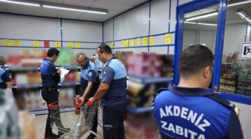 AKDENİZ ZABITADAN ZİNCİR MARKETLERE ETİKET VE SON KULLANMA TARİHİ DENETİMİ