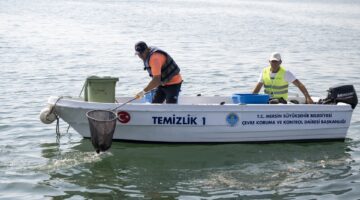 BÜYÜKŞEHİR İLE MERSİN DENİZİ ATIKLARDAN ARINIYOR