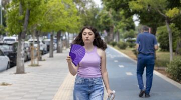 BÜYÜKŞEHİR’DEN ARTAN HAVA SICAKLIĞINA KARŞI UYARILAR  UZM. DR. ÇAT, SICAK HAVALARA KARŞI MERSİNLİLERE ÖNERİLERDE BULUNDU