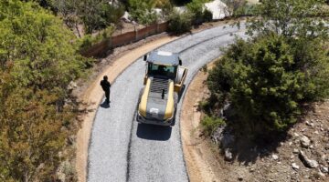 MEZİTLİ’DE KIRSAL MAHALLE YOL SEFERBERLİĞİ BAŞLATILDI