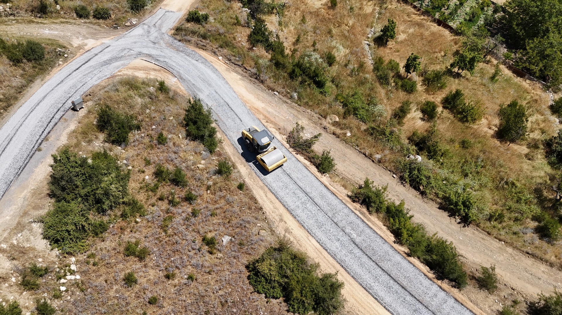MEZİTLİ’DE KIRSAL MAHALLE YOL SEFERBERLİĞİ BAŞLATILDI