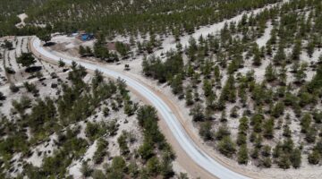 BÜYÜKŞEHİR EKİPLERİ, MUT KIRSALINDA 4 METRE OLAN YOLUN GENİŞLİĞİNİ 13 METREYE ÇIKARDI