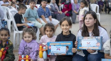 BÜYÜKŞEHİR, ANAMUR’UN MAHALLELERİNİ ŞENLİK ALANINA ÇEVİRDİ