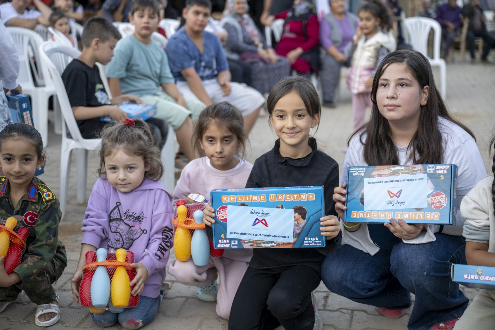 BÜYÜKŞEHİR, ANAMUR’UN MAHALLELERİNİ ŞENLİK ALANINA ÇEVİRDİ
