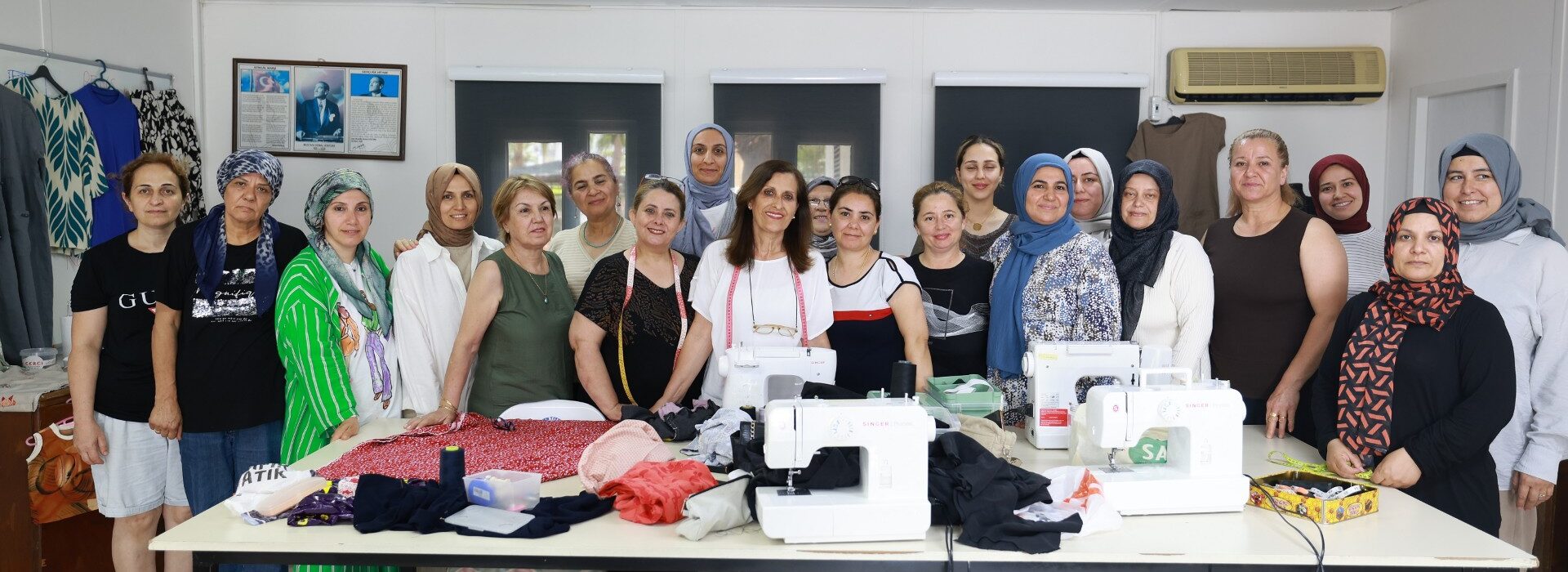MEZİTLİ’DE KADINLAR DİKİŞ VE NAKIŞ KURSU İLE EKONOMİYE KATKI SAĞLIYOR