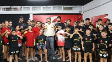 BAŞKAN YILDIZ, MUAY THAİ SPORCULARIYLA BULUŞTU