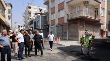 Akdeniz’de Sokaklar Yenileniyor, Sıcak Asfalt Çalışmaları Hız Kesmiyor