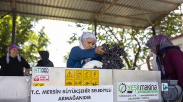 TARSUS SUCULAR MAHALLESİ’NE ÜZÜM SIKMA MAKİNESİ TESLİM EDİLDİ