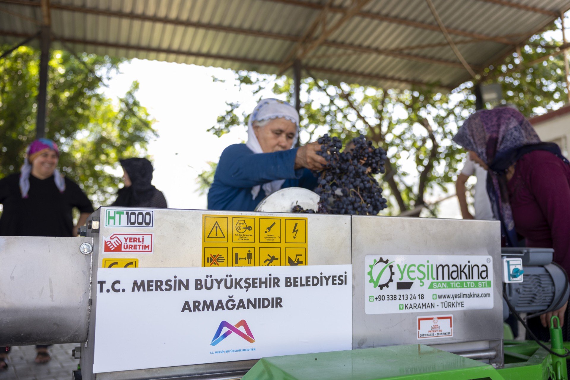 TARSUS SUCULAR MAHALLESİ’NE ÜZÜM SIKMA MAKİNESİ TESLİM EDİLDİ
