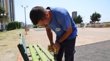 TOROSLAR’DA PARKLAR YENİLENİYOR, VATANDAŞLARA DAHA KONFORLU ALANLAR SUNULUYOR