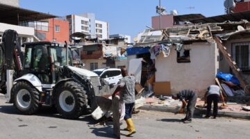 Akdeniz’de Sokağı Hurda ve Çöplerle Dolduran Vatandaşa İdari Para Cezası