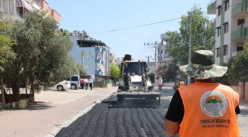 TOROSLAR BELEDİYESİ, İLÇENİN DÖRT BİR YANINDA YOLLARI YENİLİYOR