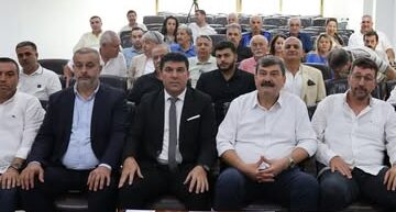 Toroslar’da işyeri açma ve çalışma ruhsatı konusunda yaşanan sorunlar görüşüldü.