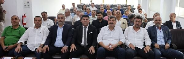 Toroslar’da işyeri açma ve çalışma ruhsatı konusunda yaşanan sorunlar görüşüldü.