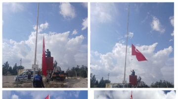 Yumurtalık’ın 21 mahallesinde tüm bayraklar titizlikle yenilendi.
