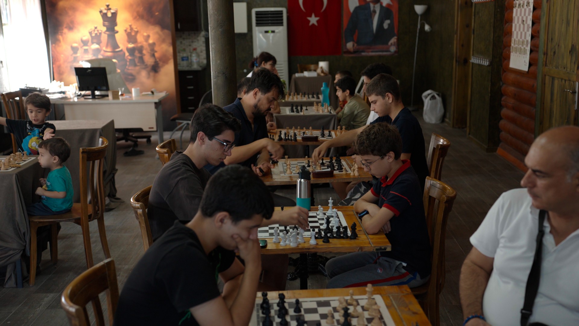 MEZİTLİ’DE ŞAH-HANE SATRANÇ EVİNE YOĞUN İLGİ