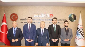 AKADEMİSİAD ÜYE KABULÜ VE ROZET TAKMA TÖRENİ GERÇEKLEŞTİ