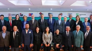VALİMİZ SAYIN ATİLLA TOROS, “KOBİ’LER İÇİN DİJİTALLEŞME FIRSATLARI” KONULU BİLGİLENDİRME KONFERANSINA KATILDI