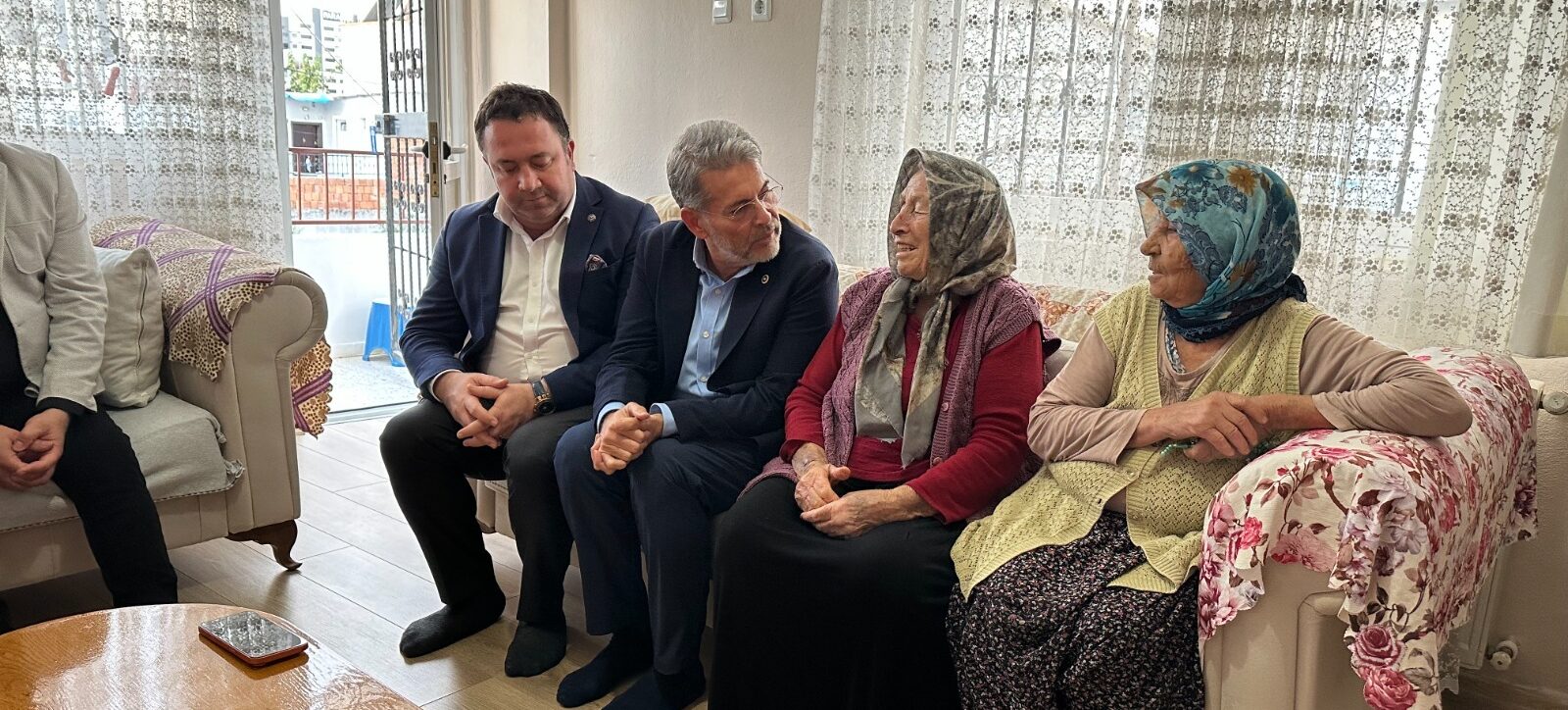 MHP MERSİN MİLLETVEKİLİ DR. LEVENT UYSAL “HAYIRLI GÜNLER KOMŞUM” ZİYARETLERİNE DEVAM EDİYOR