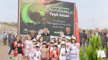Mersin yaklaşık 100 bin fidanı toprakla buluşturdu.