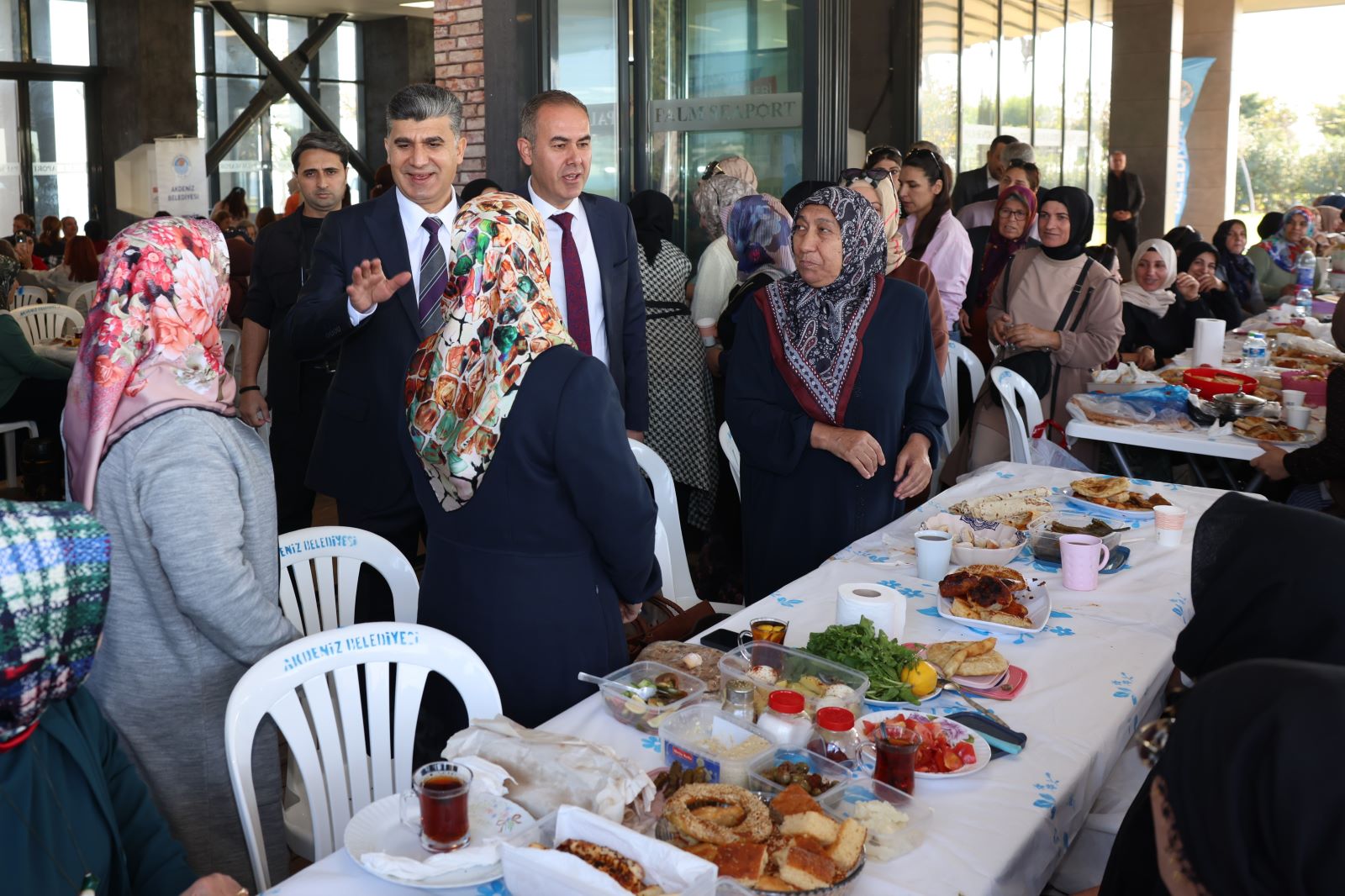 AKDENİZ BELEDİYESİ KÜLTÜR SANAT EVLERİ KURSİYERLERİ KAHVALTIDA BULUŞTU