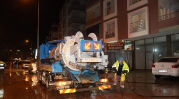 MESKİ EKİPLERİ TARSUS’TA DERE TAŞKININA HIZLICA MÜDAHALE ETTİ