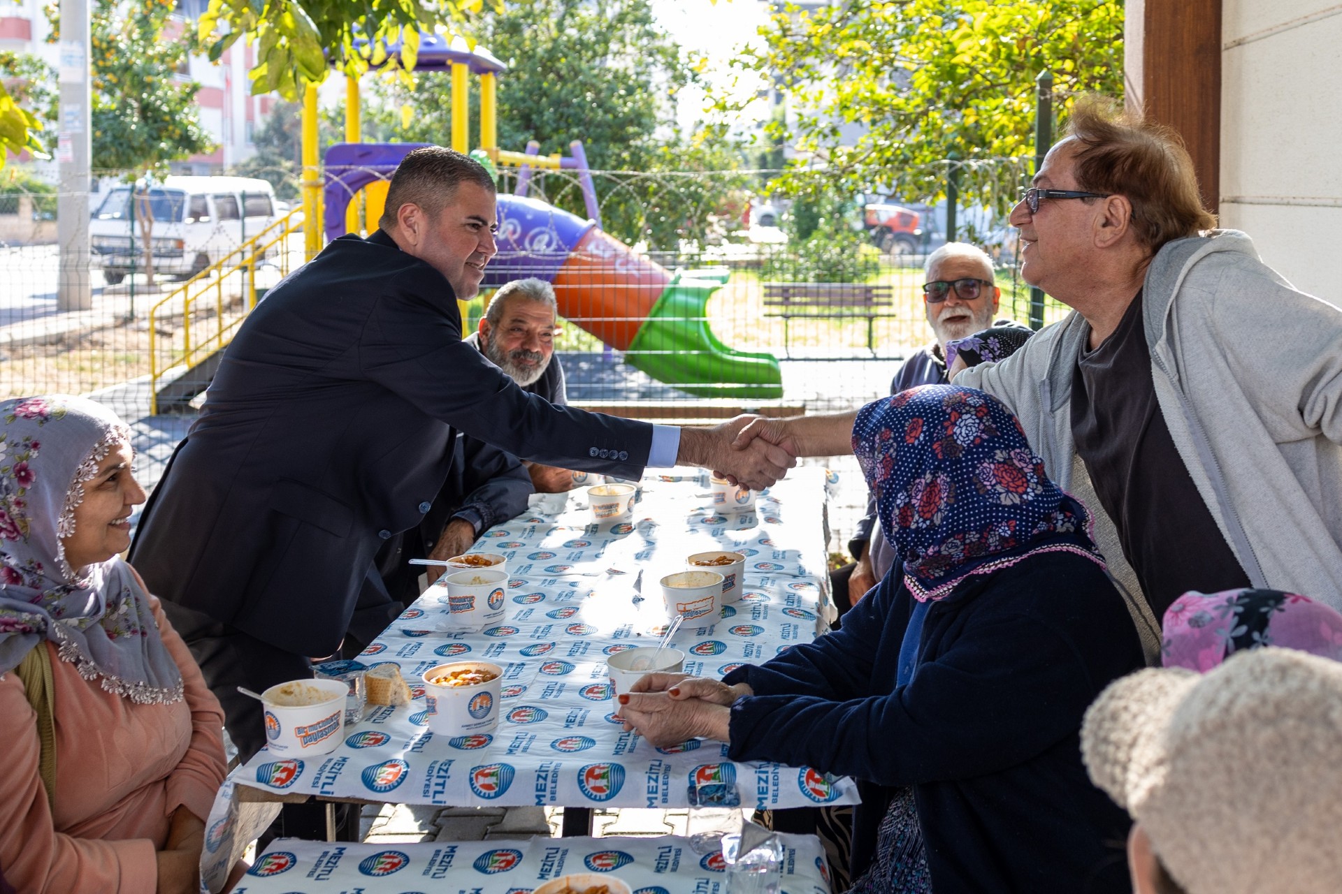 BAŞKAN TUNCER’DEN AŞEVİNE ZİYARET,  “MEZİTLİ’DE KİMSE YALNIZ DEĞİL, KİMSE AÇ KALMAYACAK”