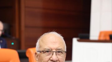 Mersin’de tarlada ve bahçede üretilen birçok üründe olduğu gibi Aydıncık’taki salatalık üretiminde de düşük alım fiyatları üreticilerimizi zarar ettirmekte,hayatından bezdirmektedir.