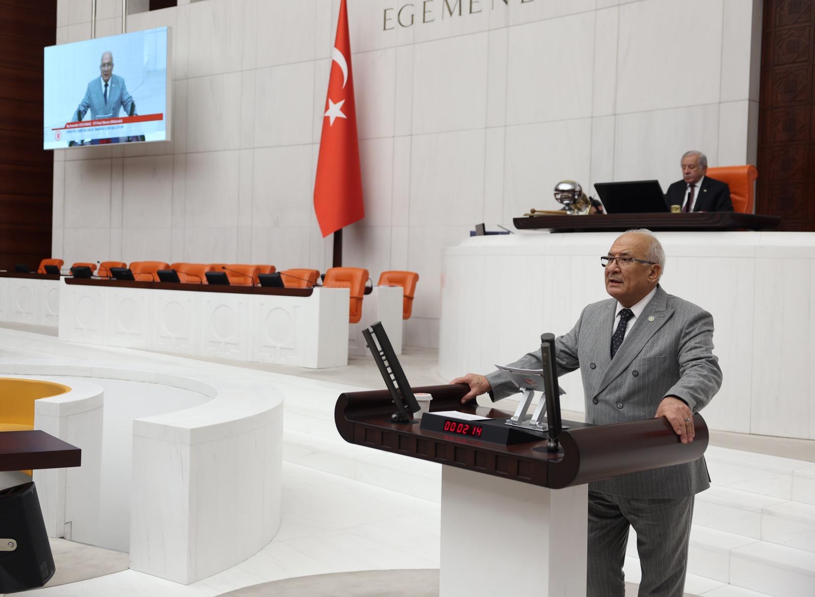 .Burhanettin Kocamaz ,Erdemli ilçemizde Kargıcak Deresi’nin, Tarsus ilçemizde ise Berdan Nehri’nin taşmasına, ekili arazilerin sular altında kalmasına neden olmuş dedi.
