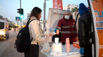MEZİTLİ BELEDİYESİ’NDEN SOĞUK HAVALARDA SICAK DOKUNUŞ, ÜCRETSİZ ÇORBA İKRAMI BU YIL DA BAŞLADI