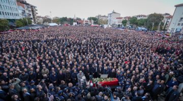 BAŞKAN SEÇER, ŞEHZADELER BELEDİYE BAŞKANI GÜLŞAH DURBAY’IN MANİSA’DAKİ CENAZE TÖRENİNE KATILDI