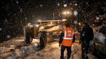 BÜYÜKŞEHİR OLUMSUZ HAVA KOŞULLARINA KARŞI 7/24 GÖREVE HAZIR