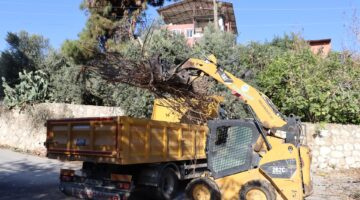 TOROSLAR BELEDİYESİNDEN MAHALLELERDE KAPSAMLI TEMİZLİK ÇALIŞMASI