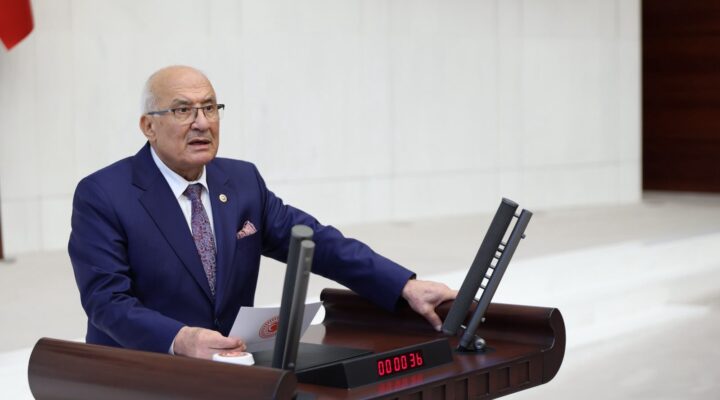 Ücretli çalışanlar, emekliler ve asgari ücretli kesim yaşanan derin ekonomik yoksulluk karşısında inim inim inlemektedir dedi.